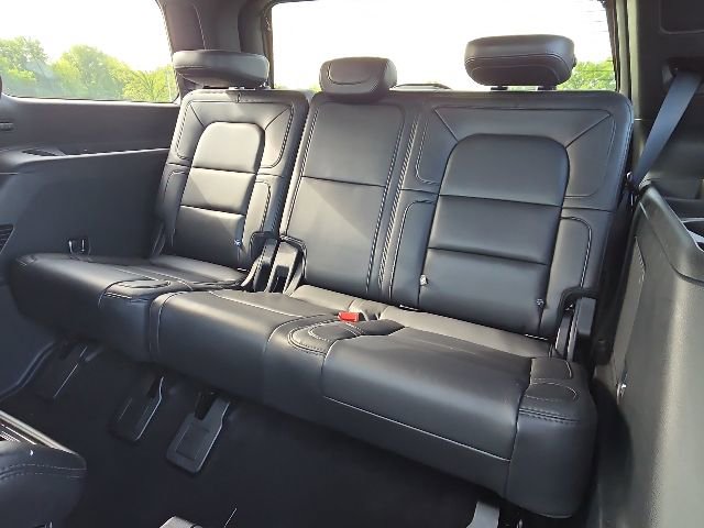 Used 2021 Lincoln Navigator Reserve AWD/4WD image 12