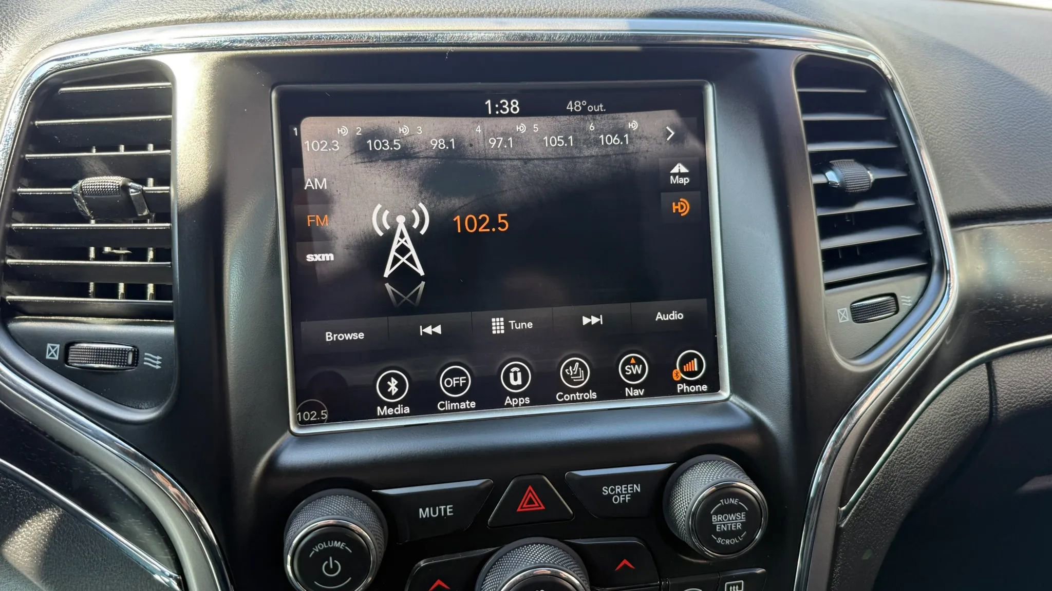 Used 2018 Jeep Grand Cherokee Limited w/ Trailer Tow Group IV image 21