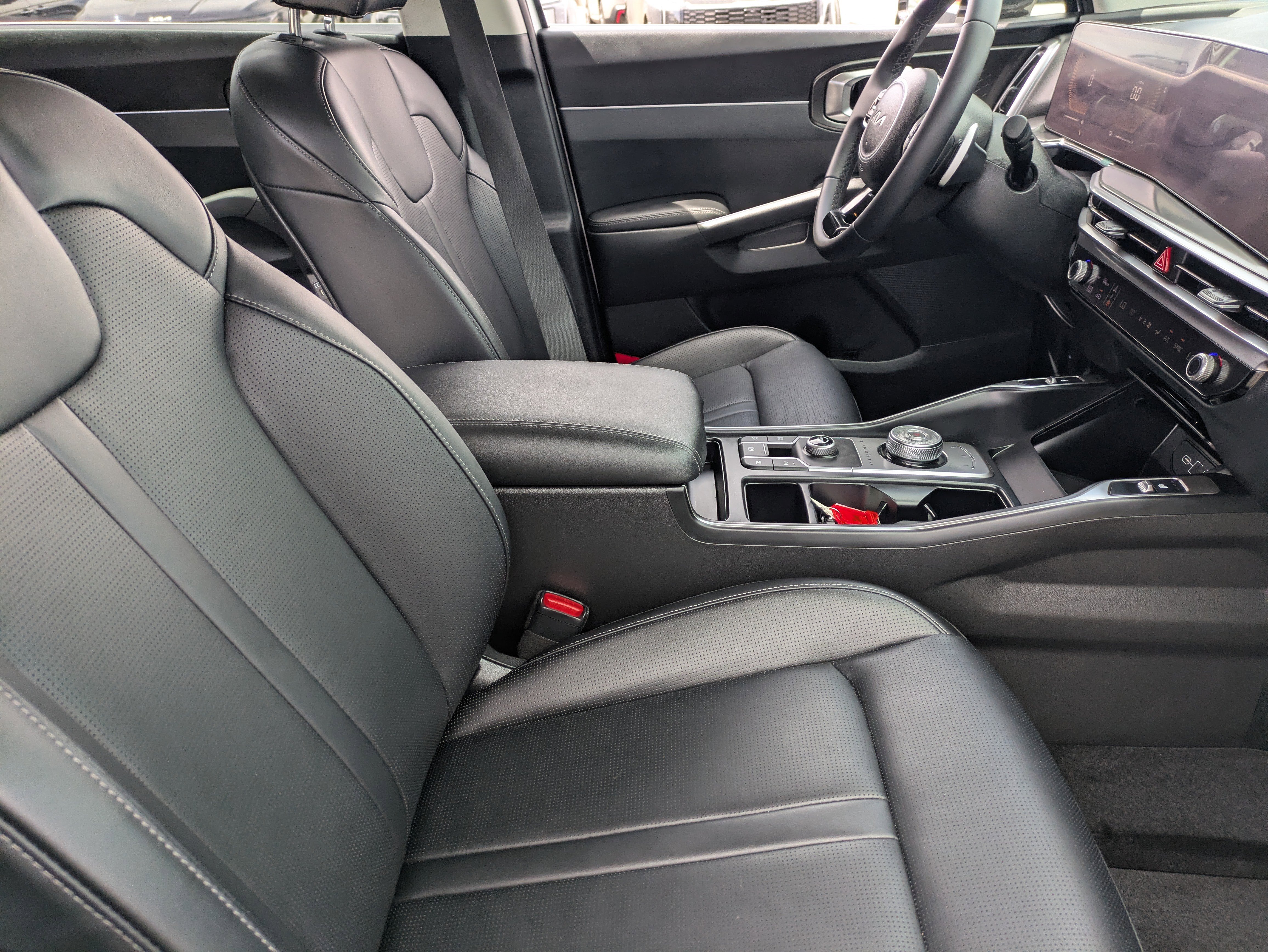 Certified 2025 Kia Sorento EX image 12