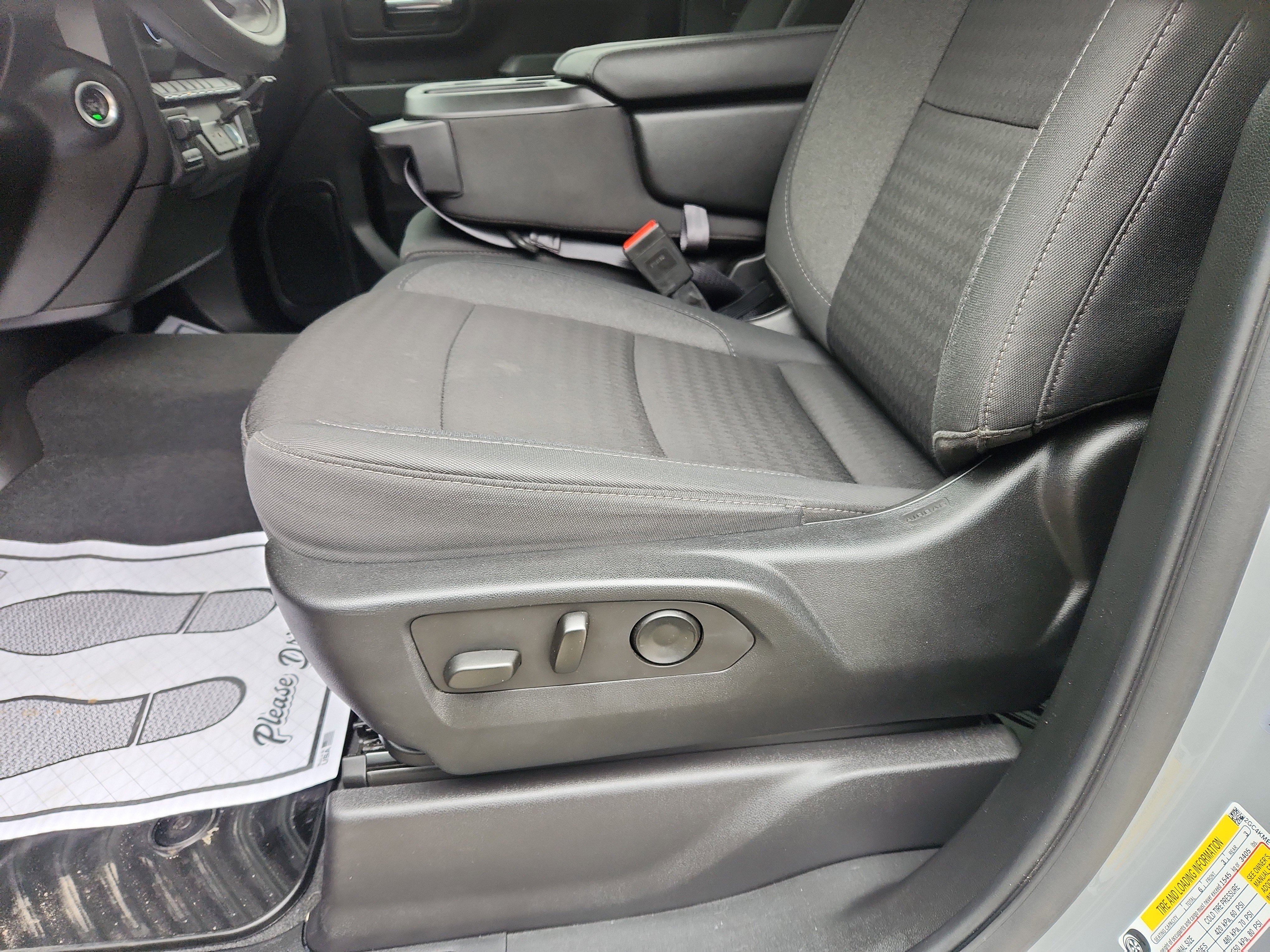 Used 2025 Chevrolet Silverado 2500 Custom w/ Custom Value Package image 16