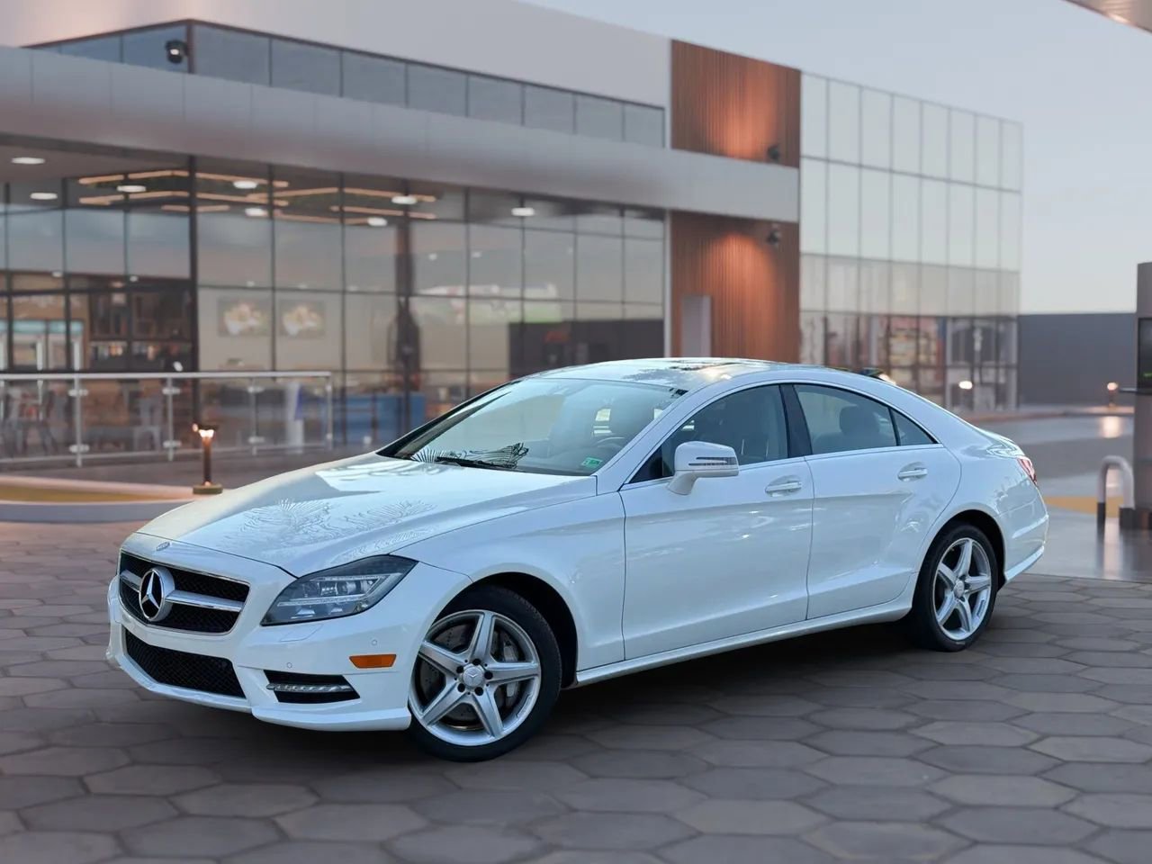 Used 2014 Mercedes-Benz CLS 550 4MATIC image 2