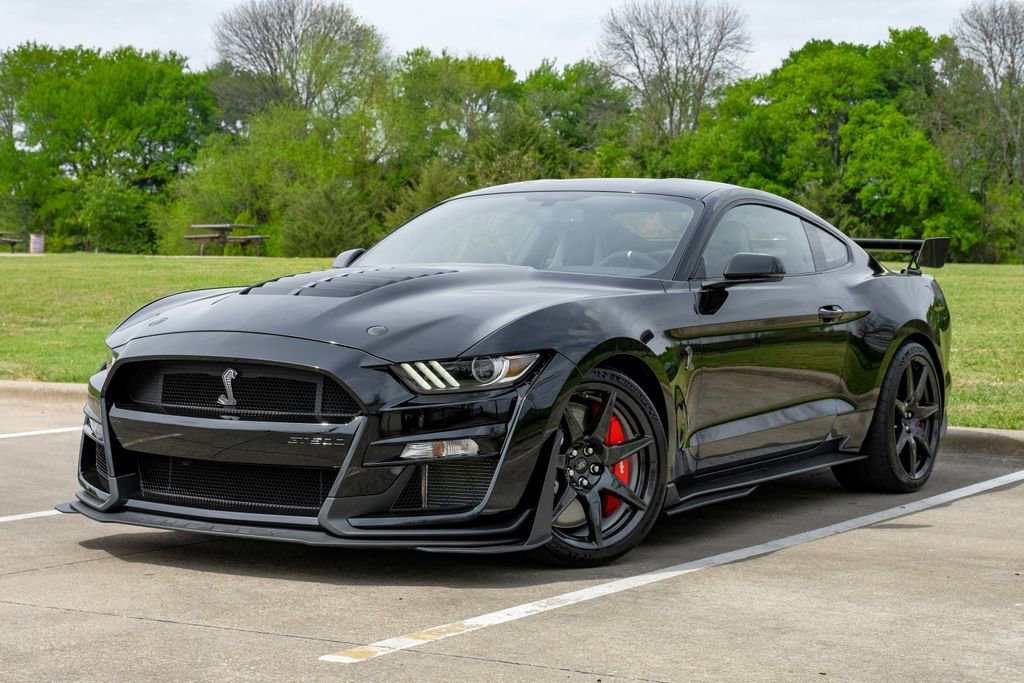 Used 2020 Ford Mustang Shelby GT500 w/ Carbon Fiber Track Pack RWD image 2