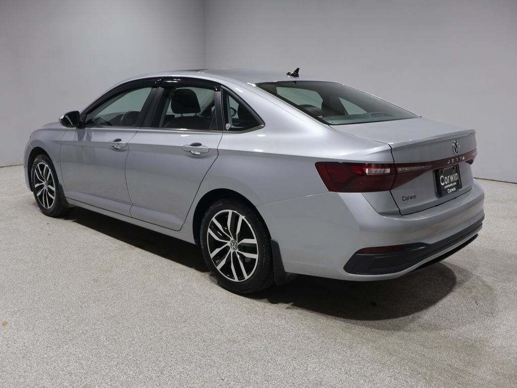 Used 2025 Volkswagen Jetta SE FWD image 4