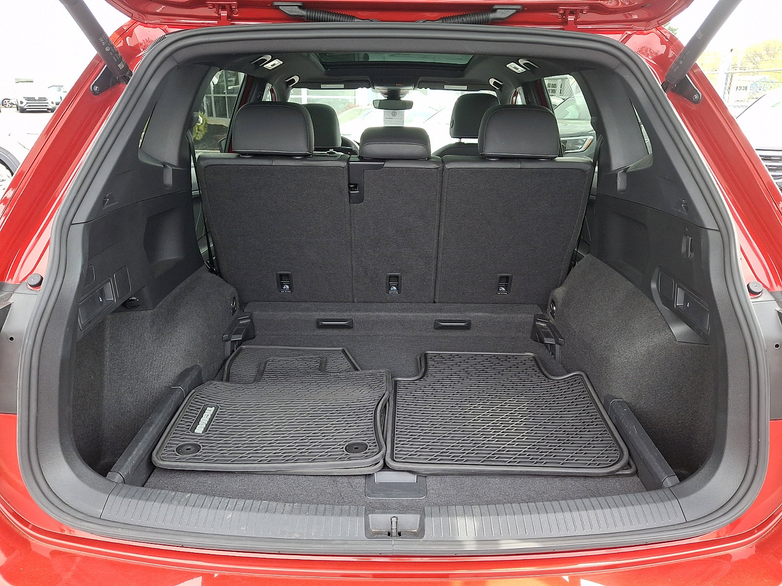 Certified 2024 Volkswagen Tiguan SE R-Line AWD/4WD image 30