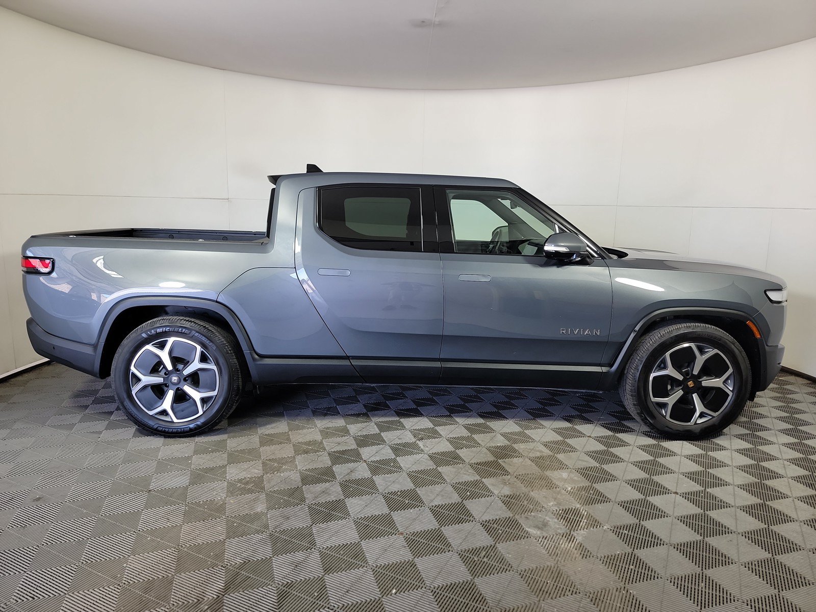 Used 2024 Rivian R1T Adventure AWD/4WD image 6