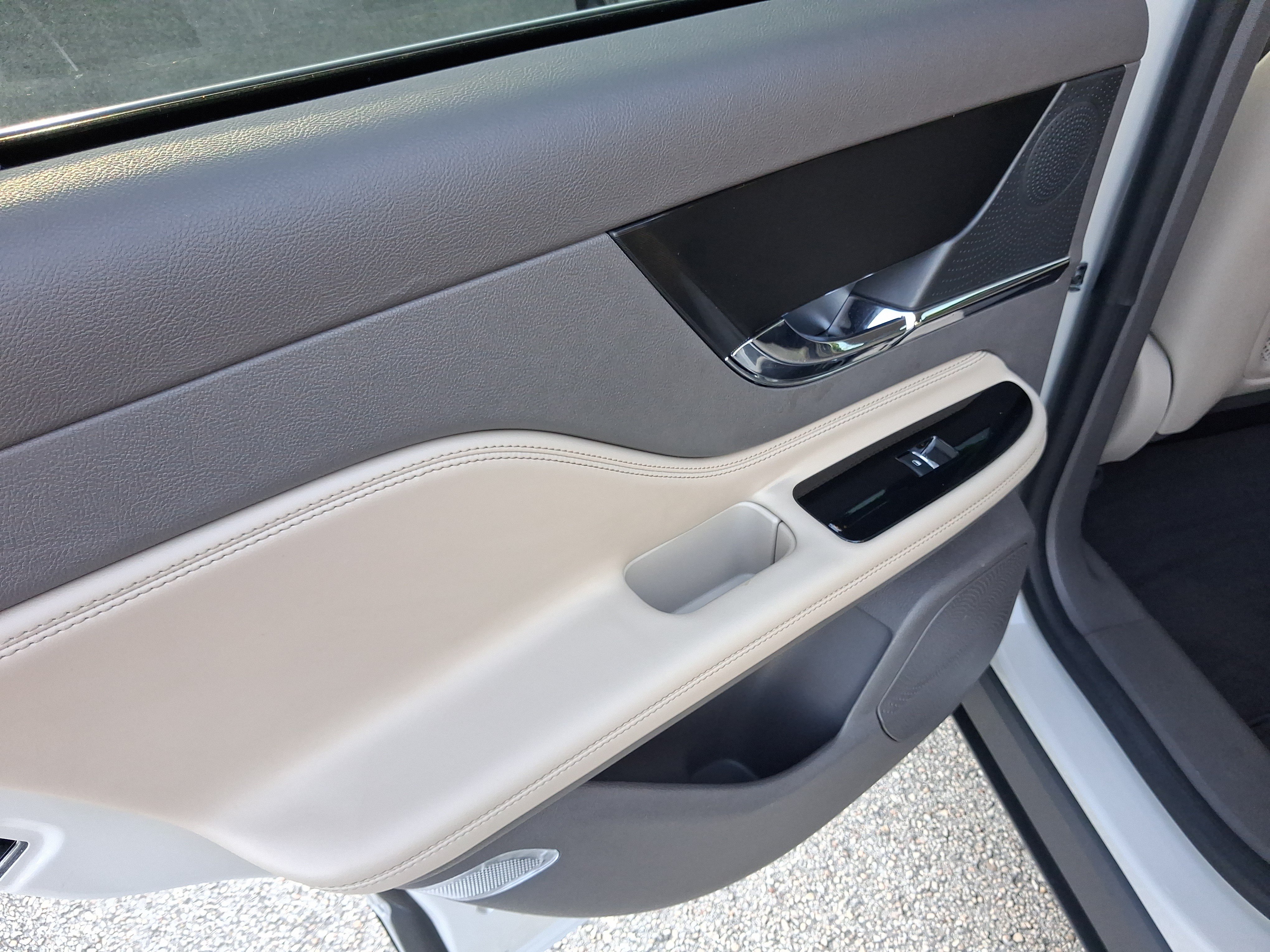 Certified 2023 Lincoln Corsair Reserve FWD image 9
