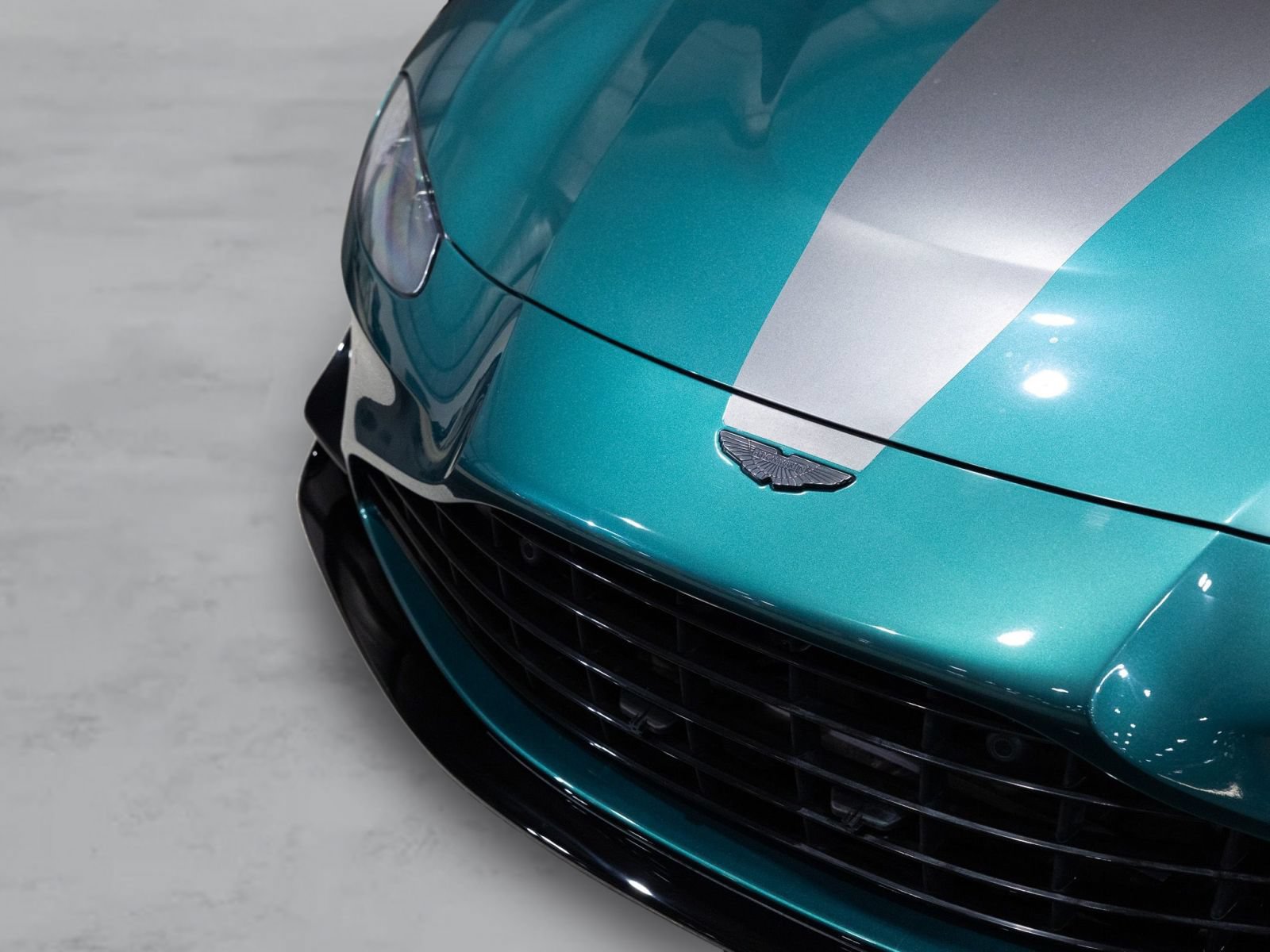 Used 2023 Aston Martin V8 Vantage Roadster RWD image 23