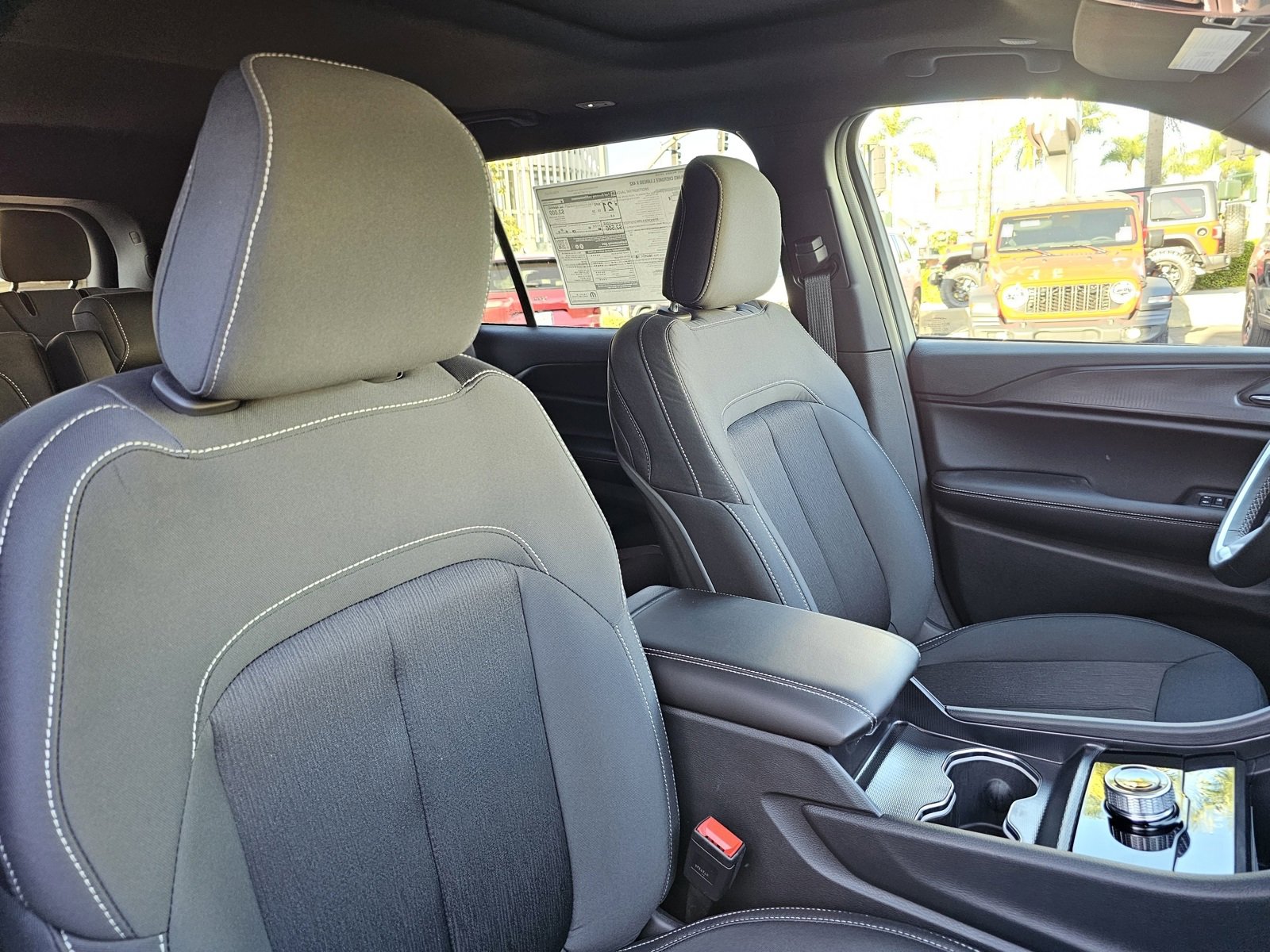 New 2025 Jeep Grand Cherokee L Laredo image 28