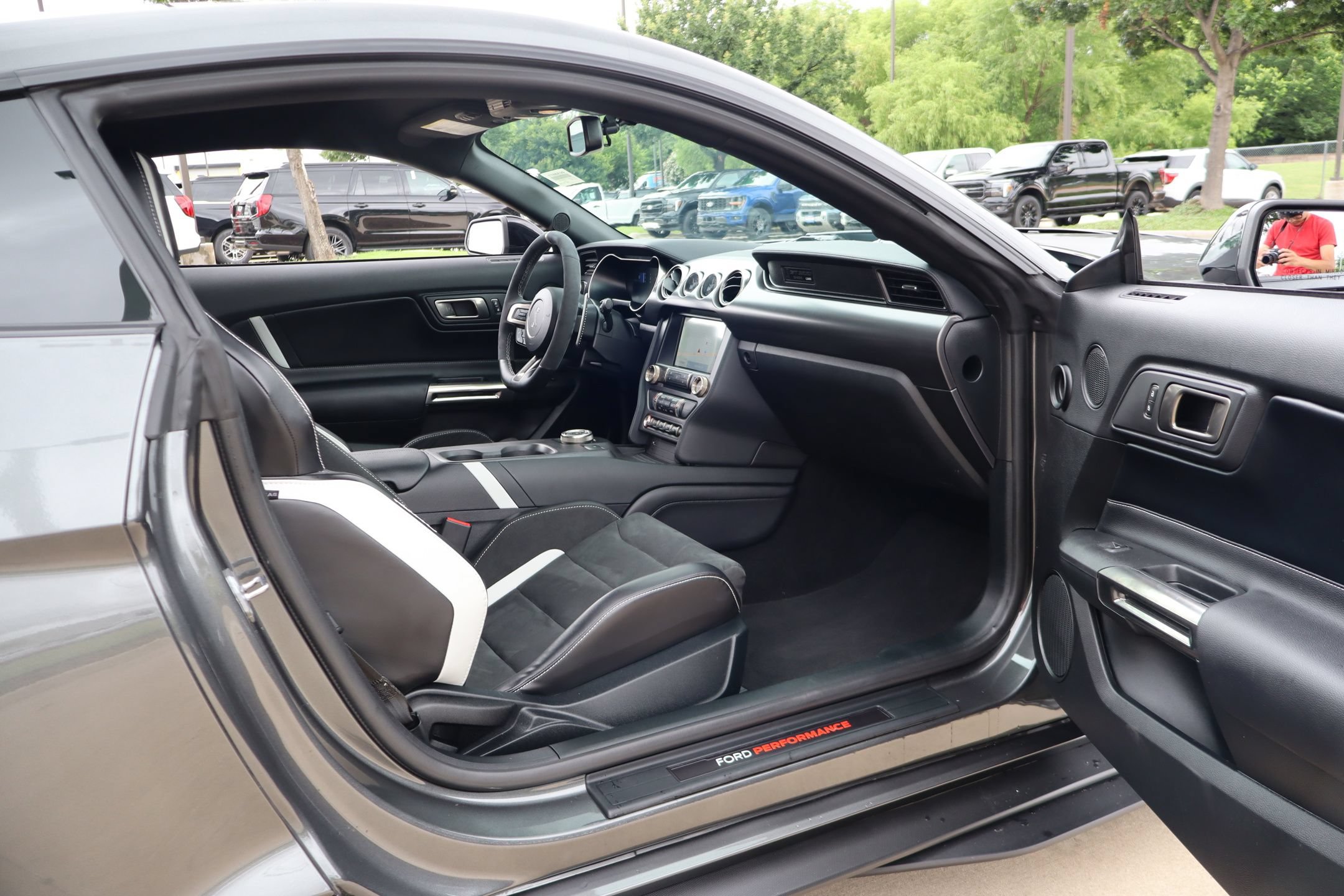 Used 2020 Ford Mustang Shelby GT500 w/ Technology Package RWD image 27