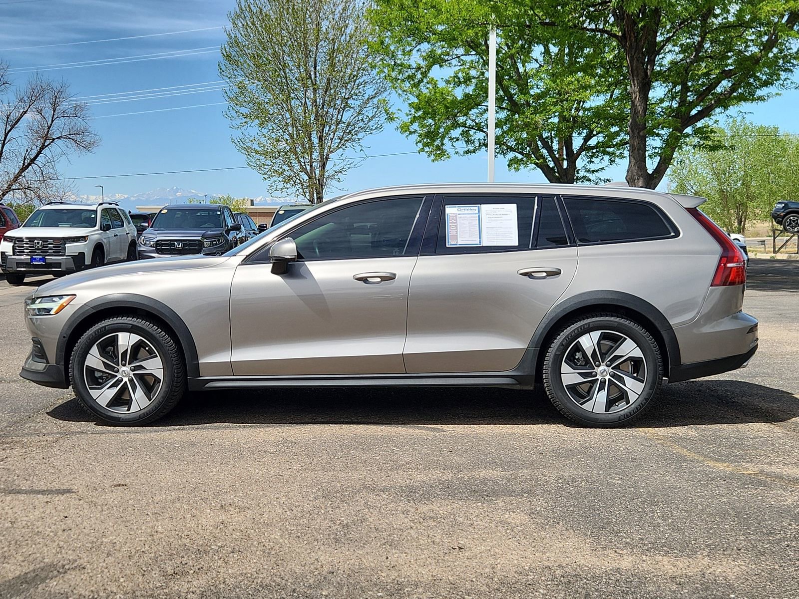 Used 2020 Volvo V60 T5 Cross Country w/ Protection Package Premier AWD/4WD image 2