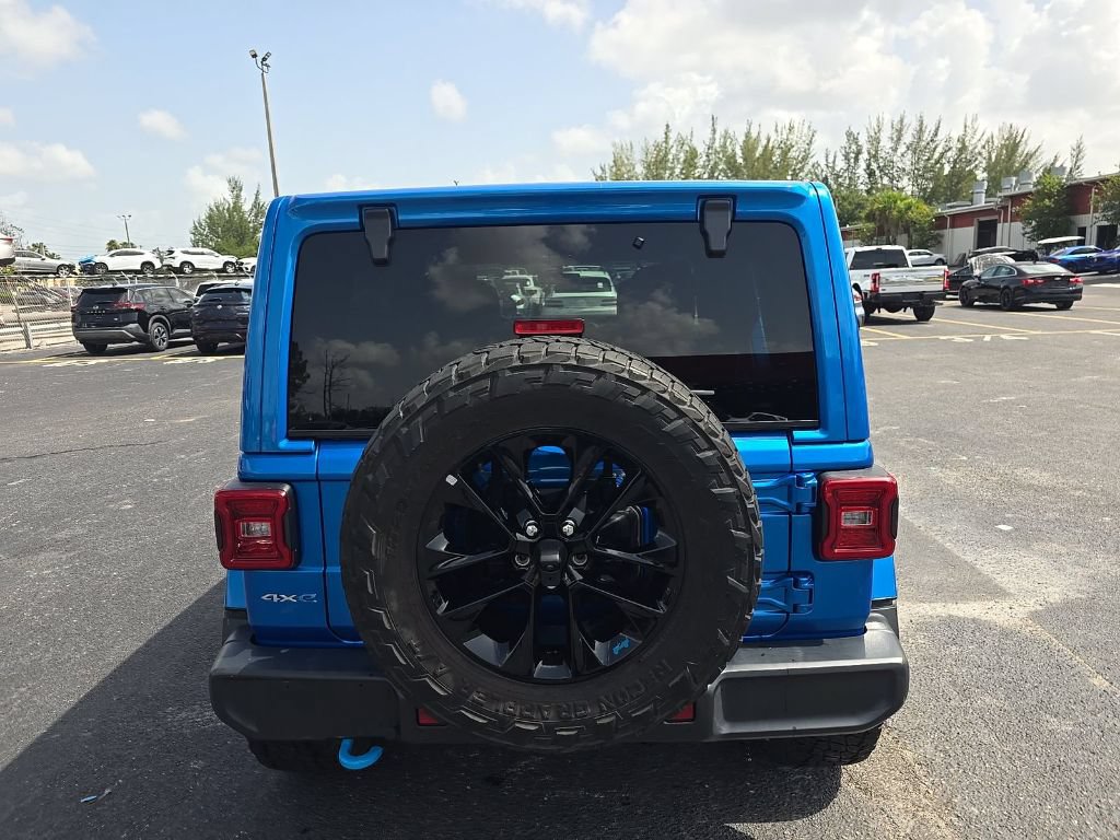 Used 2022 Jeep Wrangler Unlimited Sahara AWD/4WD image 3