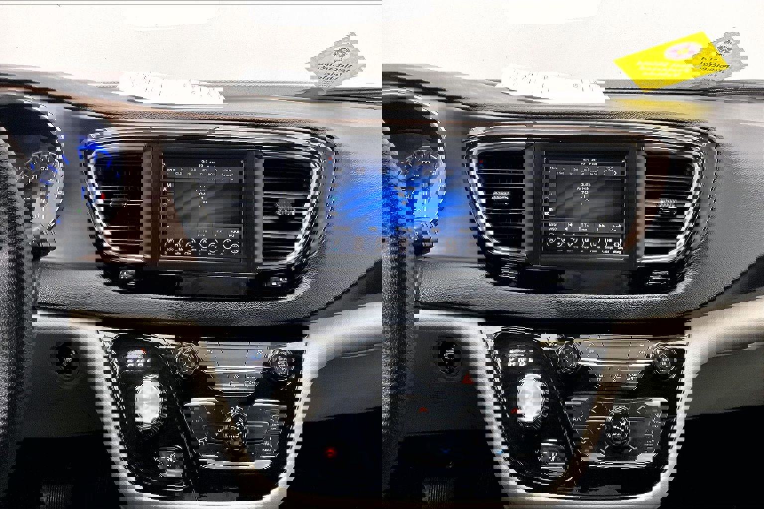 Used 2020 Chrysler Voyager Lxi image 5