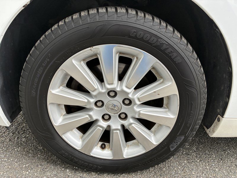 Used 2013 Toyota Sienna XLE w/ Entertainment Pkg image 21