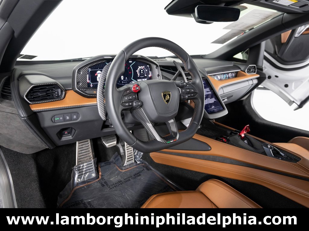 Used 2024 Lamborghini Revuelto image 14