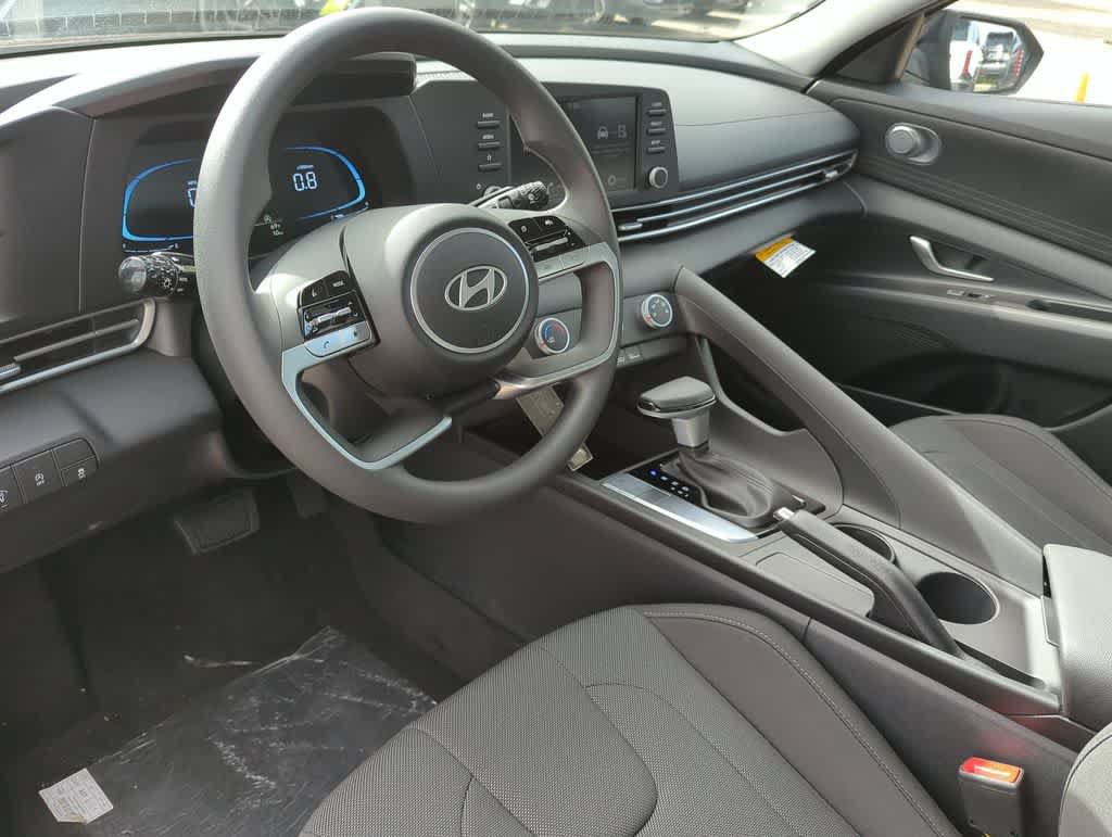 New 2026 Hyundai Elantra SE FWD image 14