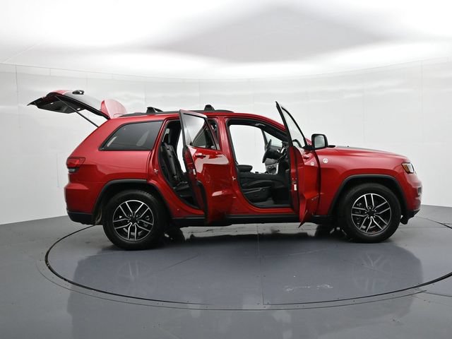 Used 2021 Jeep Grand Cherokee Trailhawk w/ Premium Lighting Group AWD/4WD image 23