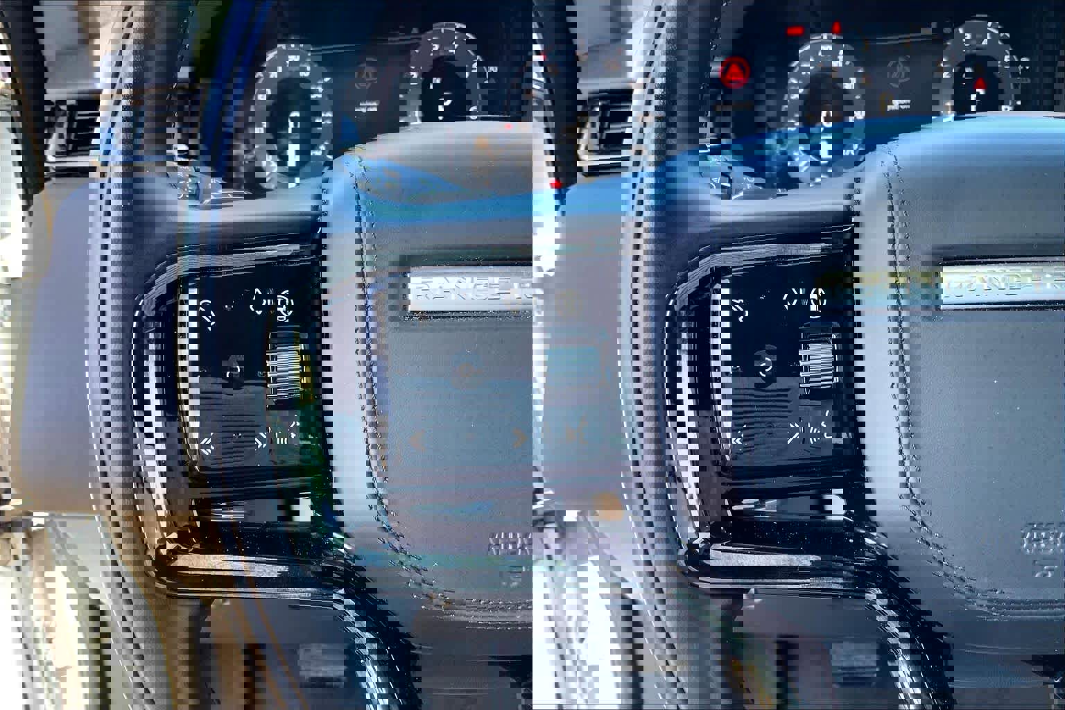 Certified 2025 Land Rover Range Rover Velar Dynamic SE image 21