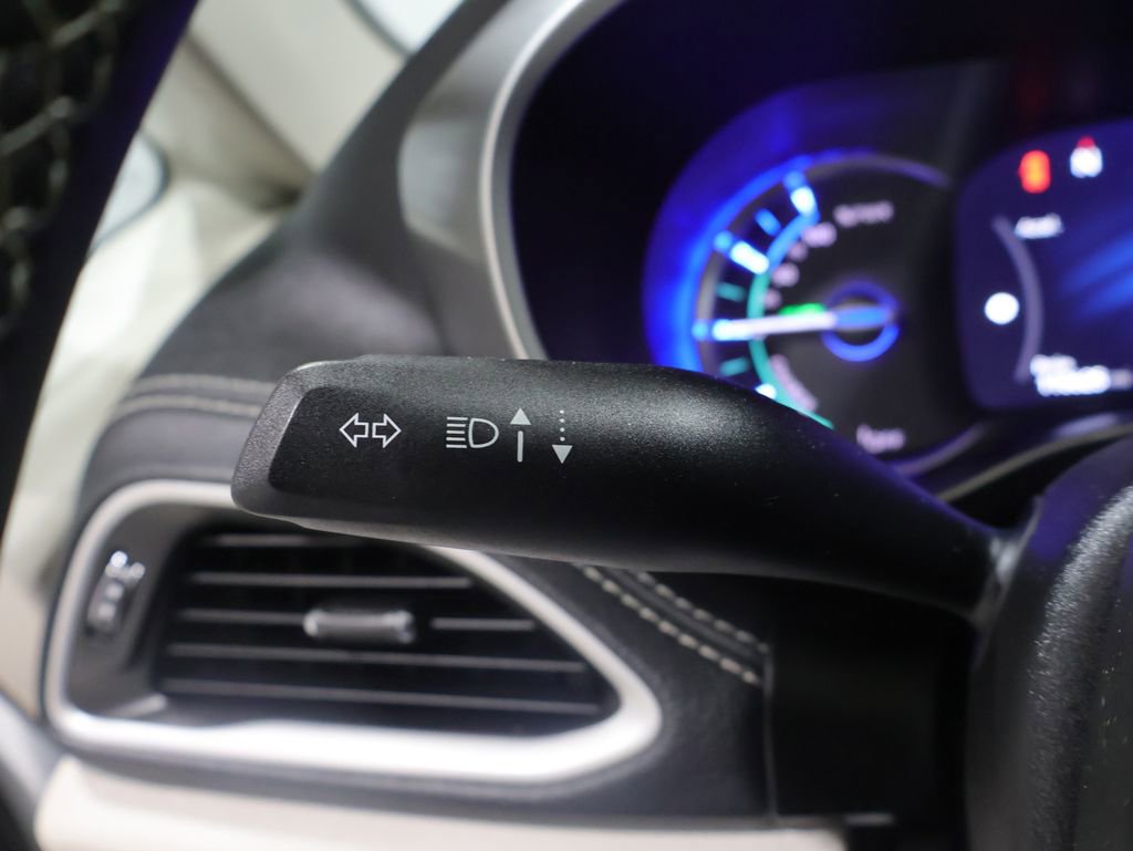 Used 2023 Chrysler Pacifica Touring-L image 33