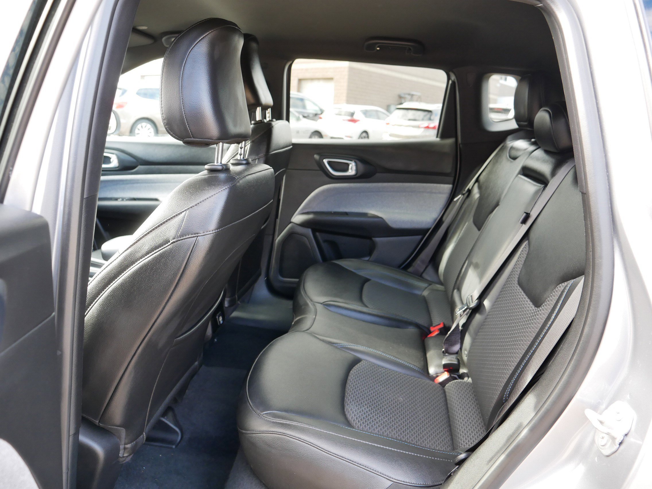 Used 2024 Jeep Compass Latitude image 34