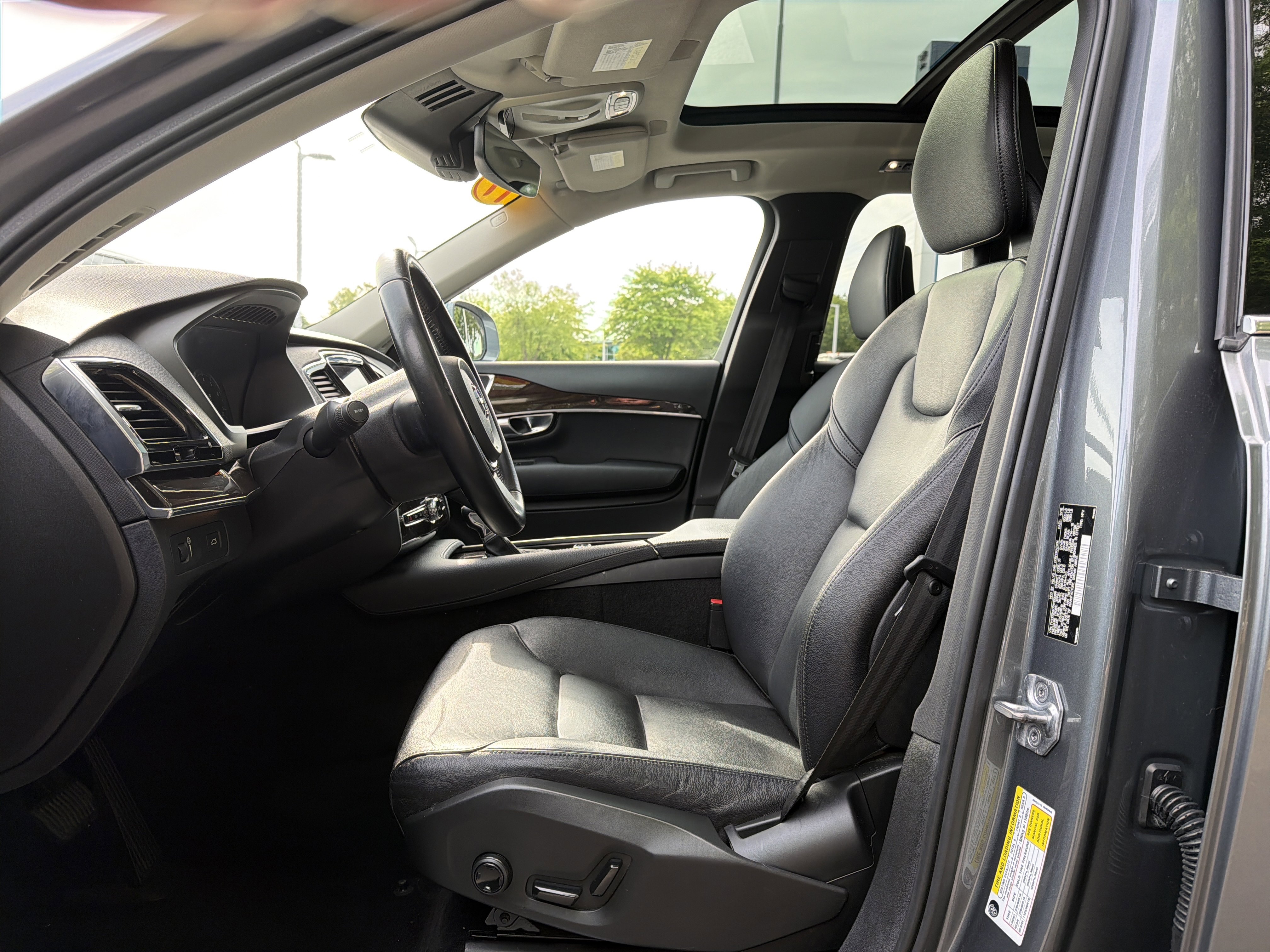 Used 2017 Volvo XC90 T5 Momentum w/ Vision Package image 16