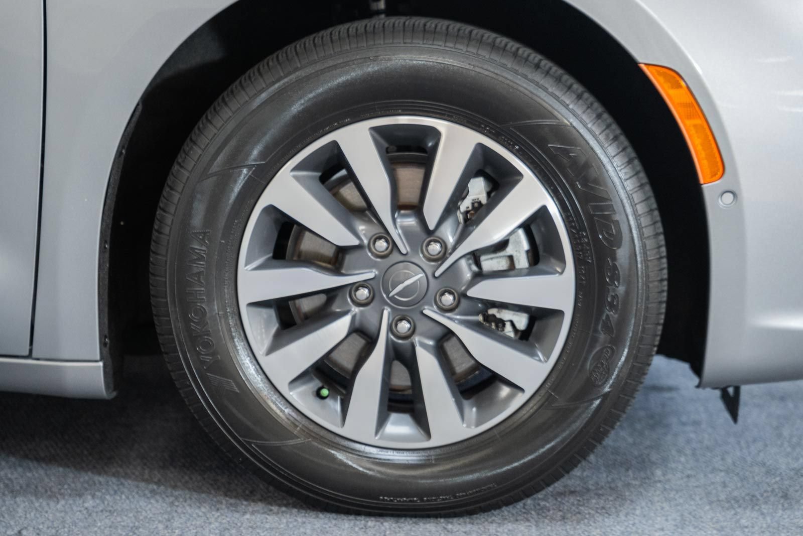 Used 2021 Chrysler Pacifica Touring-L w/ Uconnect Theater Family Group FWD image 21