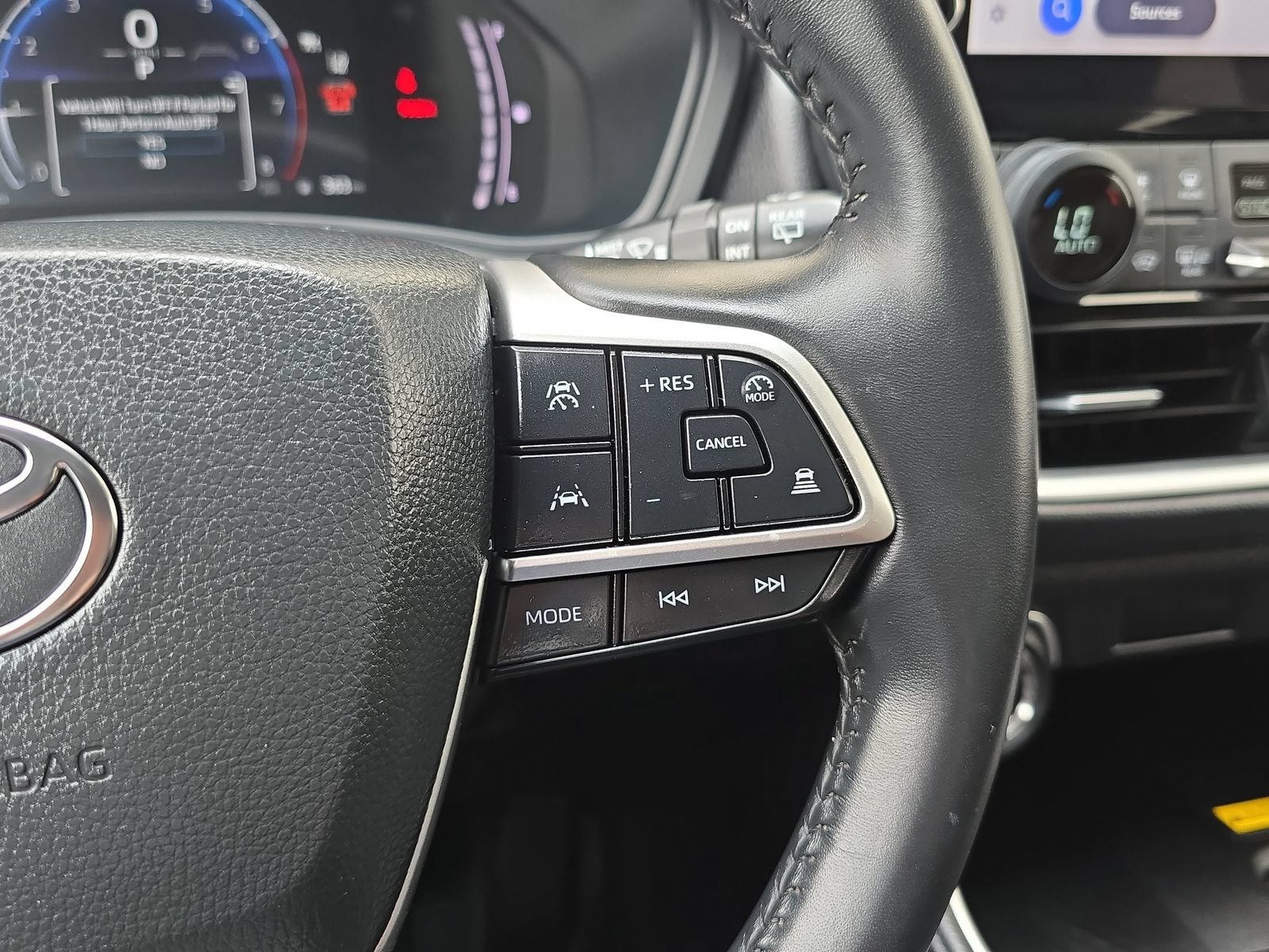 Used 2025 Toyota Grand Highlander AWD image 21