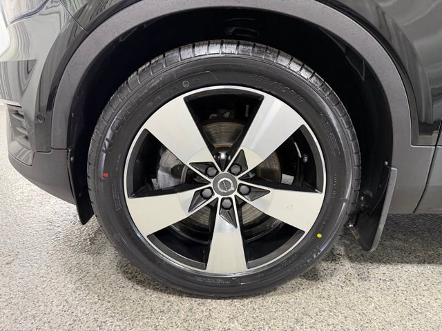 Used 2019 Volvo XC40 T5 Momentum image 28