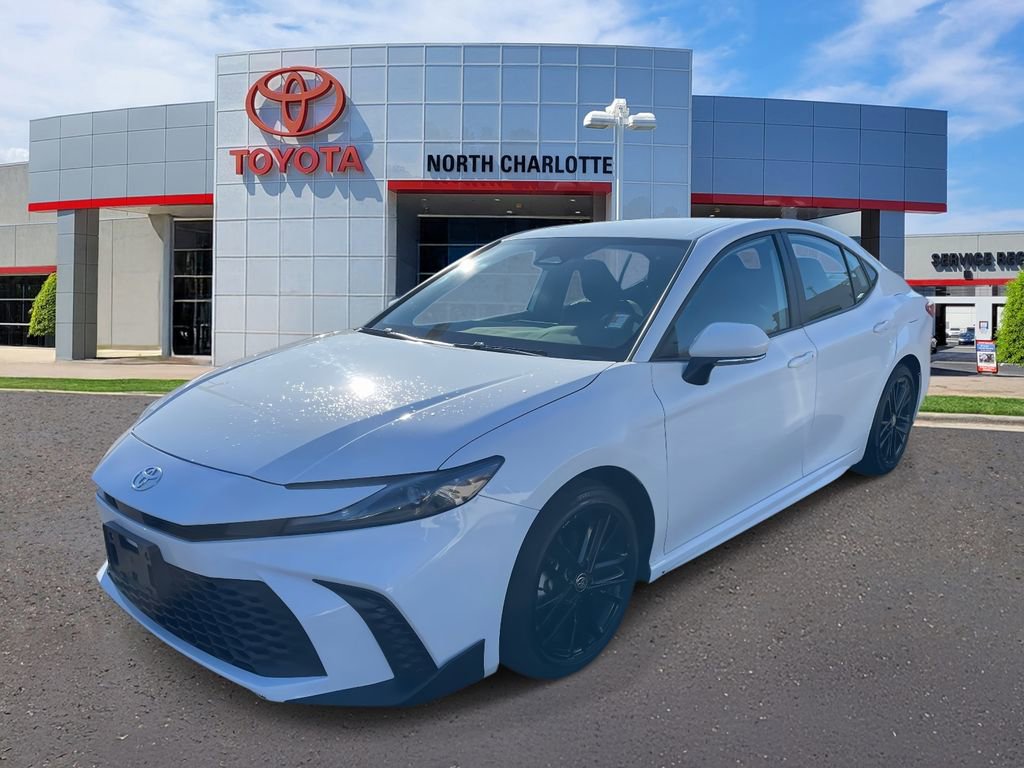 Used 2025 Toyota Camry SE image 5