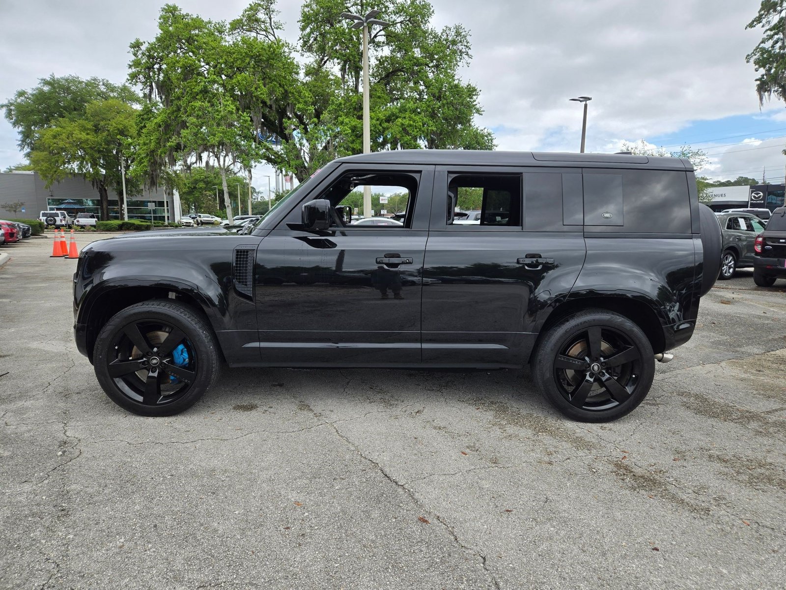 Used 2022 Land Rover Defender 110 V8 AWD/4WD video 2