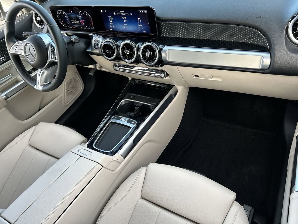 Used 2025 Mercedes-Benz GLB 250 4MATIC image 28