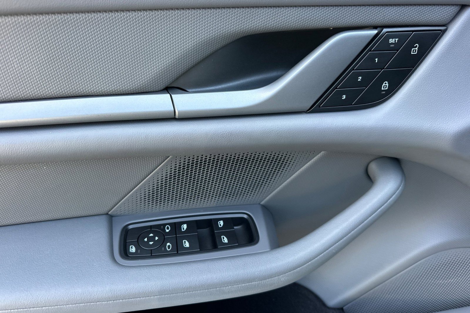 Certified 2022 Porsche Taycan 4S AWD/4WD image 12