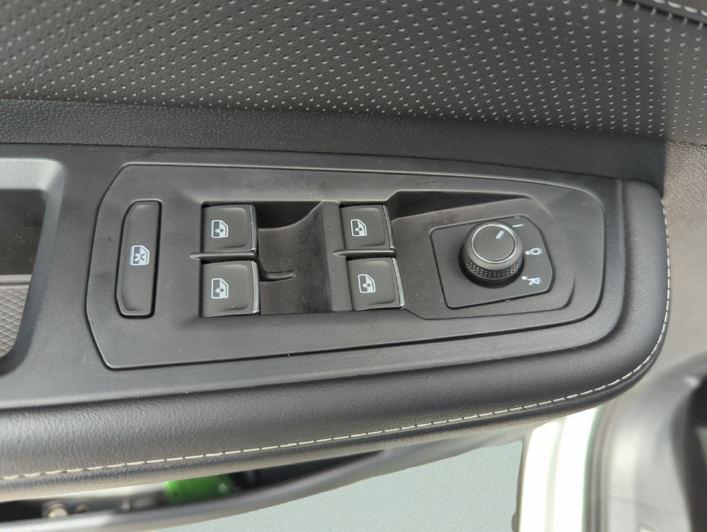 Used 2024 Volkswagen Atlas SE FWD image 34