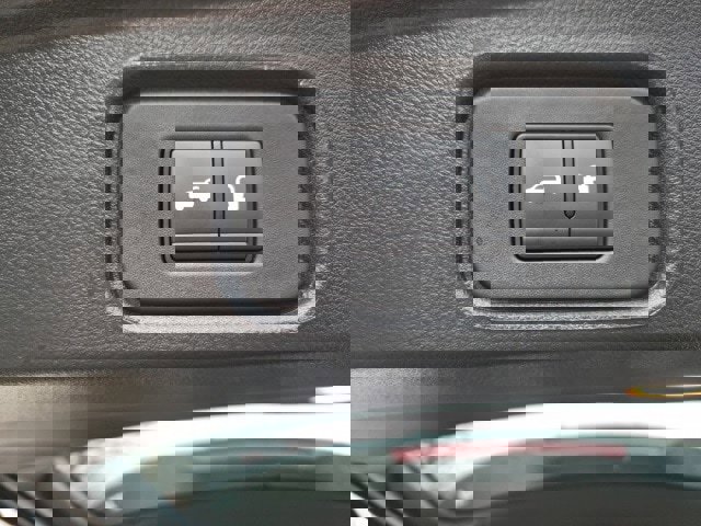 New 2025 Nissan Pathfinder SV w/ SV Premium Package image 11