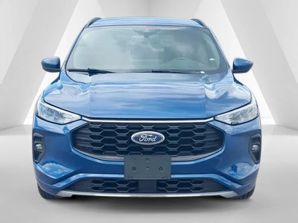 Used 2023 Ford Escape ST-Line Select w/ Tech Pack #1 AWD/4WD image 2