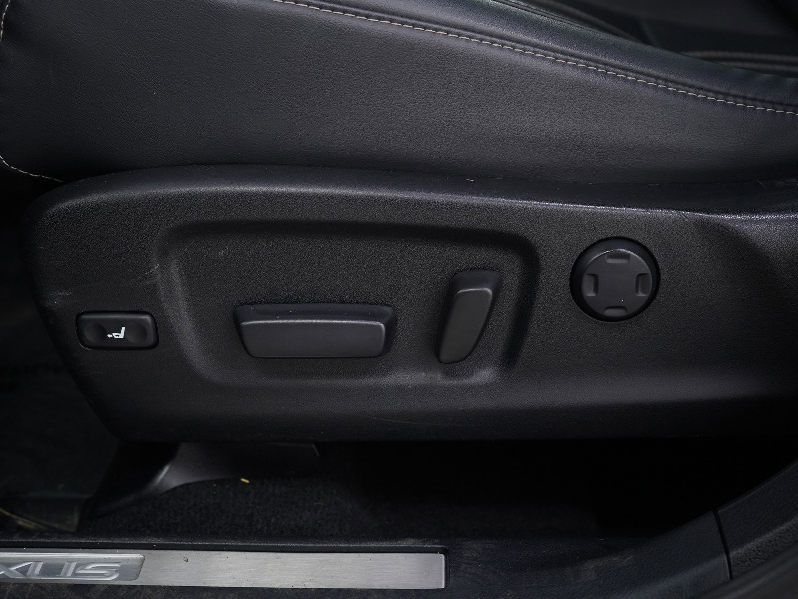 Used 2019 Lexus RX 450h AWD w/ Luxury Package image 32