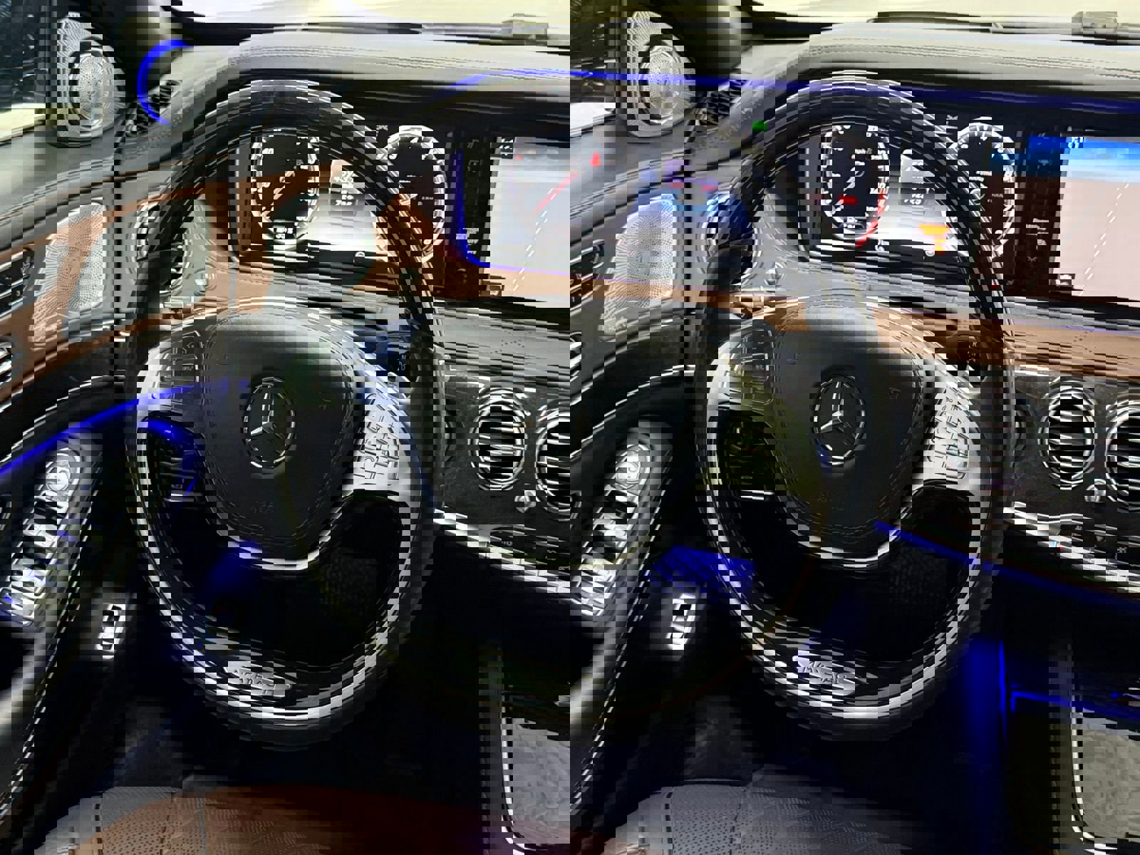 Used 2017 Mercedes-Benz Maybach S 550 4MATIC image 27