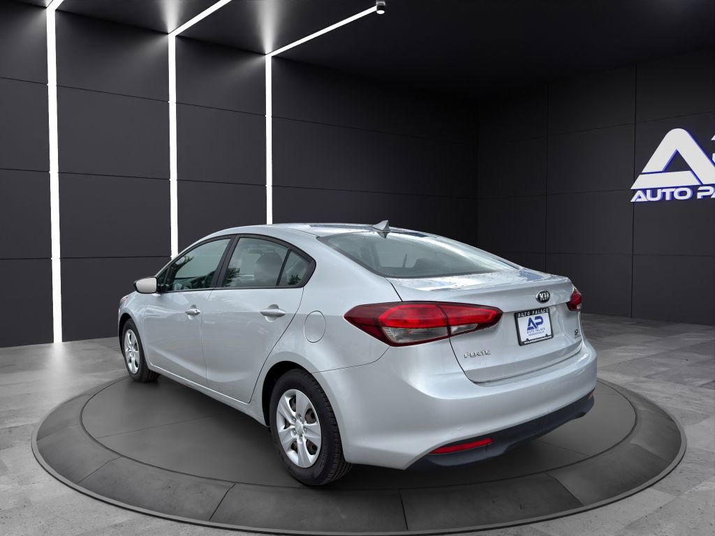 Used 2017 Kia Forte LX image 4