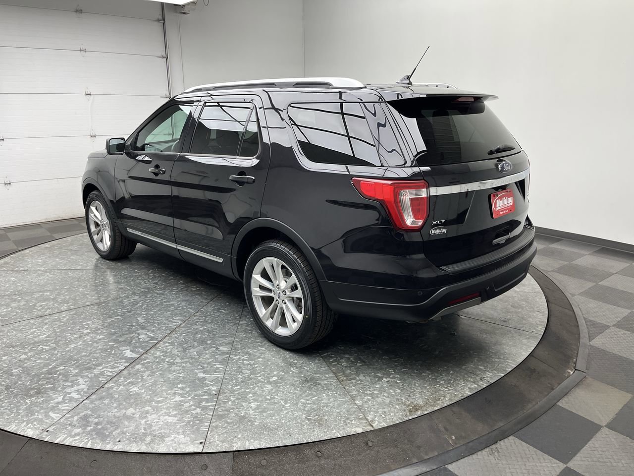 Used 2019 Ford Explorer XLT w/ Equipment Group 202A AWD/4WD image 2