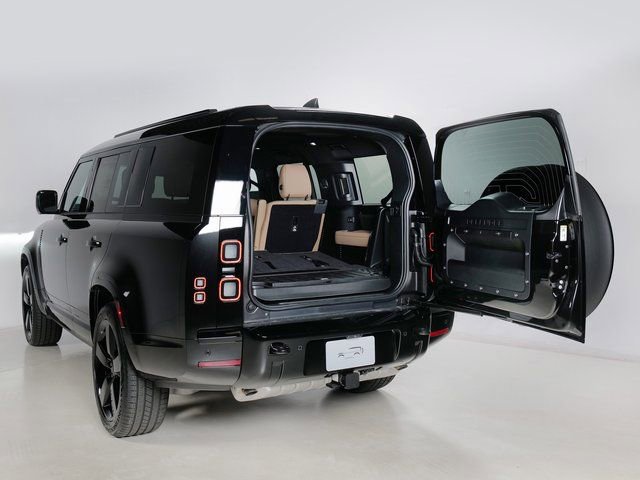 New 2026 Land Rover Defender 130 X-Dynamic SE AWD/4WD image 30