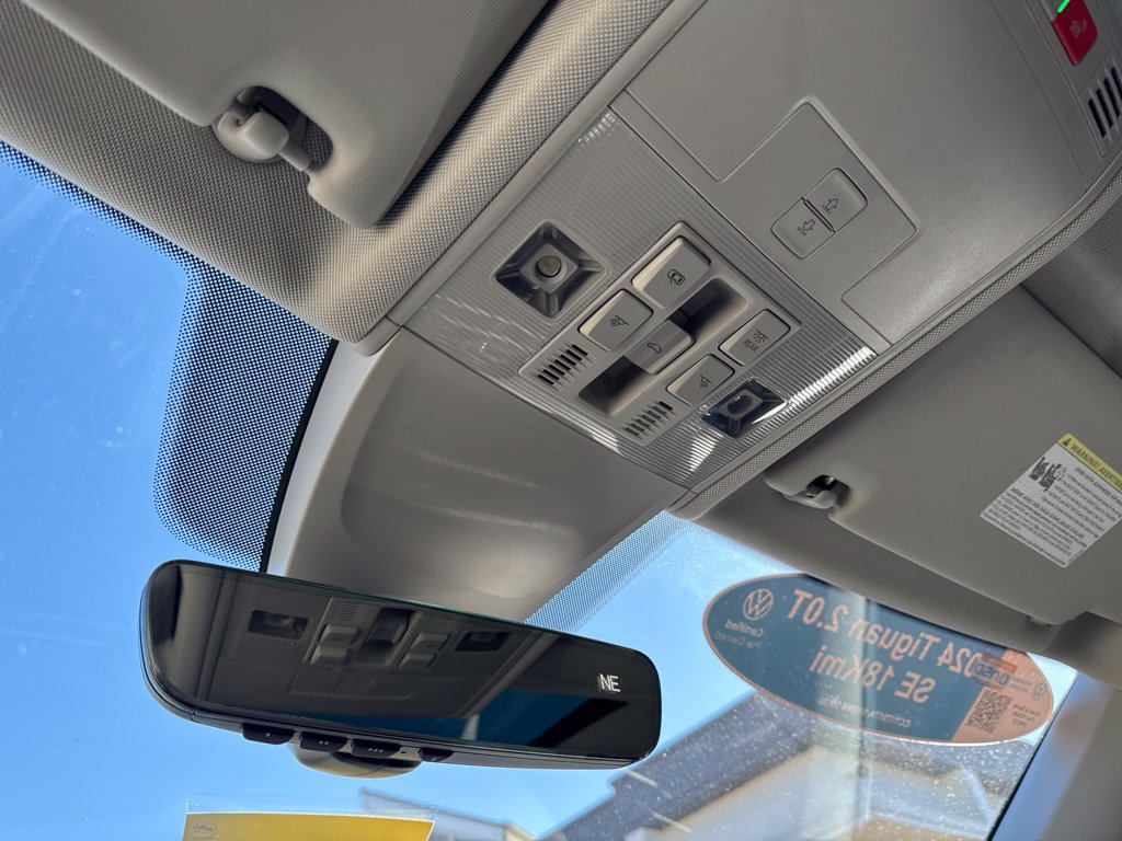 Used 2024 Volkswagen Tiguan SE w/ Panoramic Sunroof Package FWD image 23