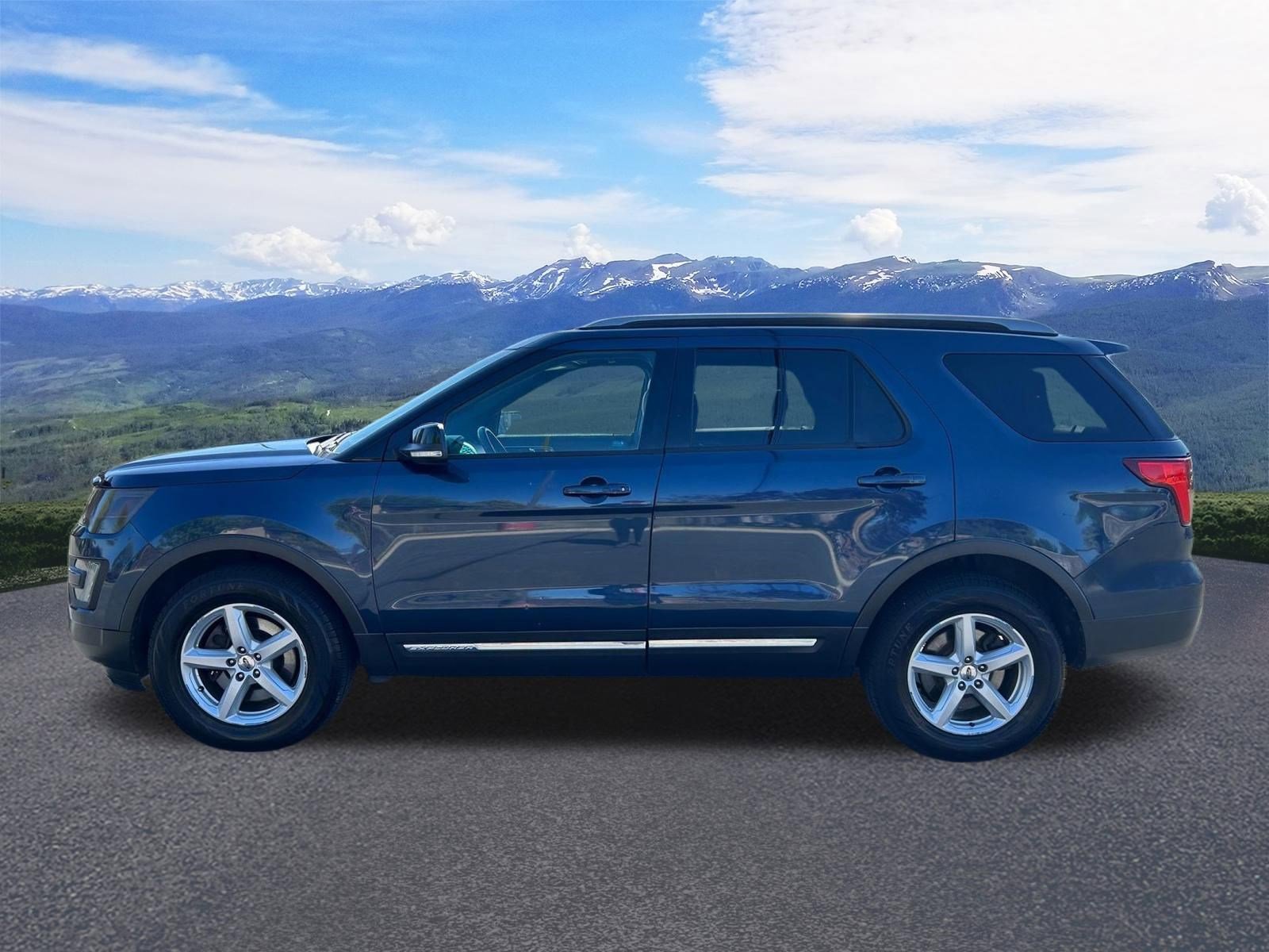 Used 2016 Ford Explorer XLT w/ Equipment Group 202A AWD/4WD image 2