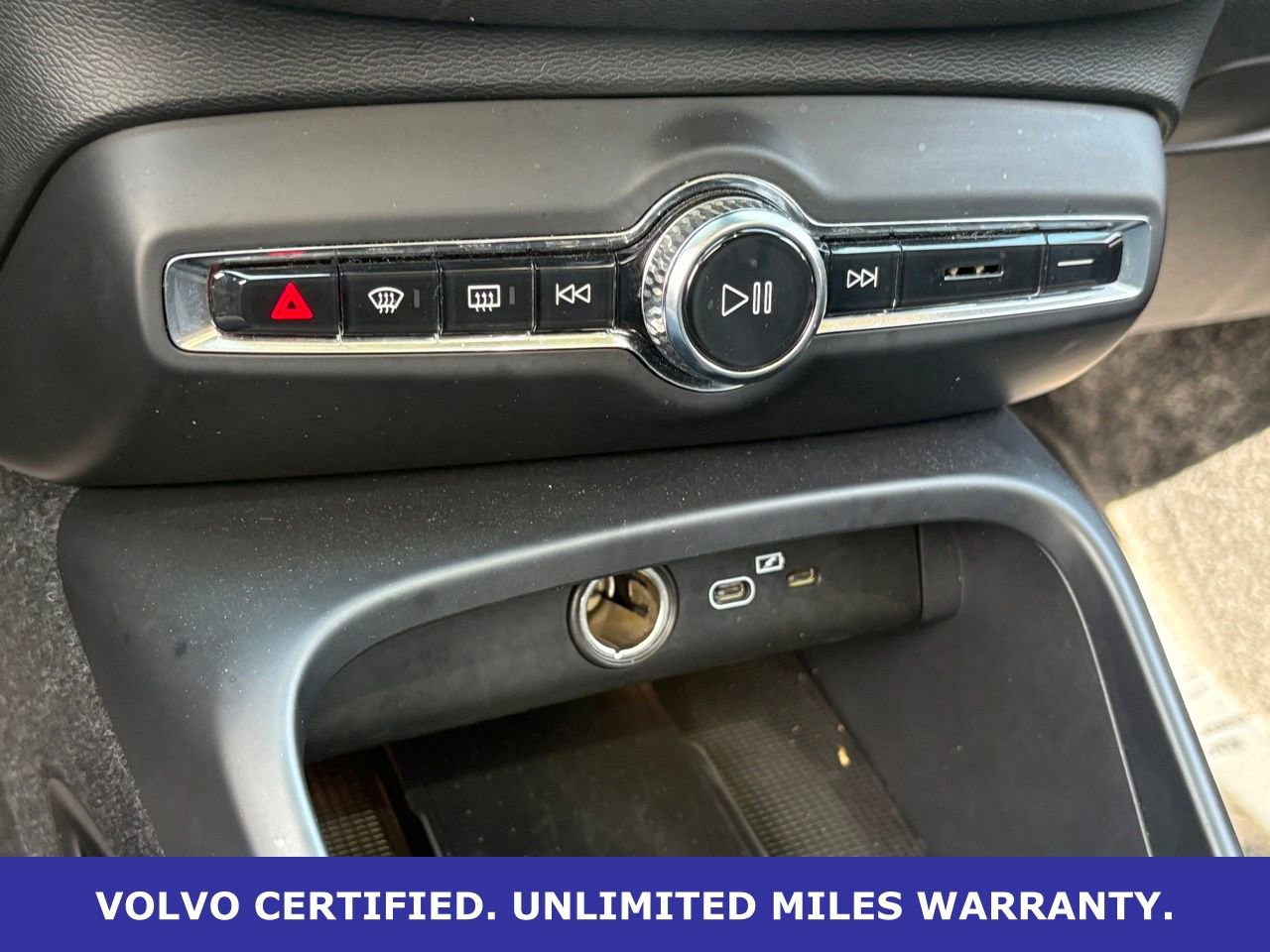 Certified 2025 Volvo XC40 B5 Plus AWD/4WD image 21