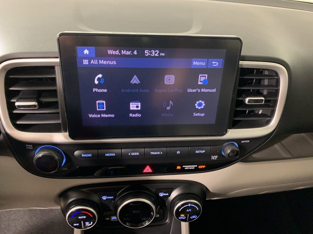 Used 2022 Hyundai Venue SEL image 22