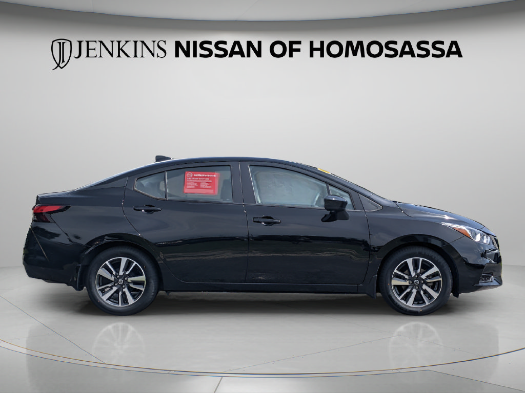 Used 2022 Nissan Versa SV FWD image 2