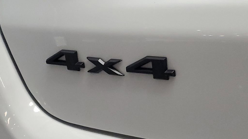 Used 2026 Jeep Compass Latitude image 8