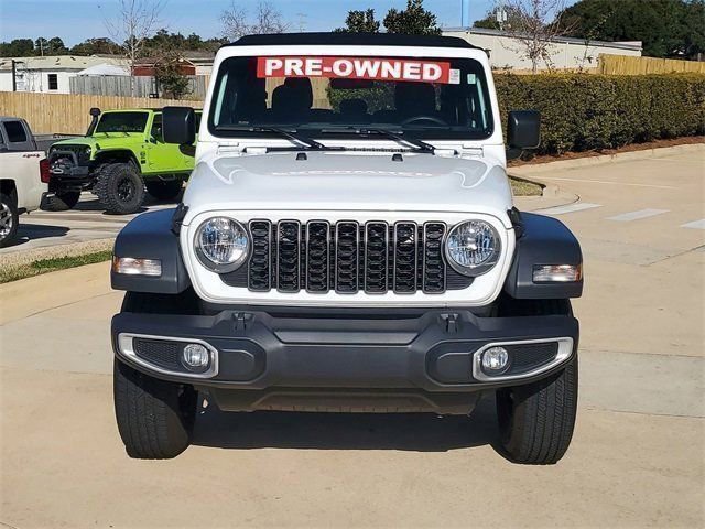 Used 2024 Jeep Gladiator Sport image 7