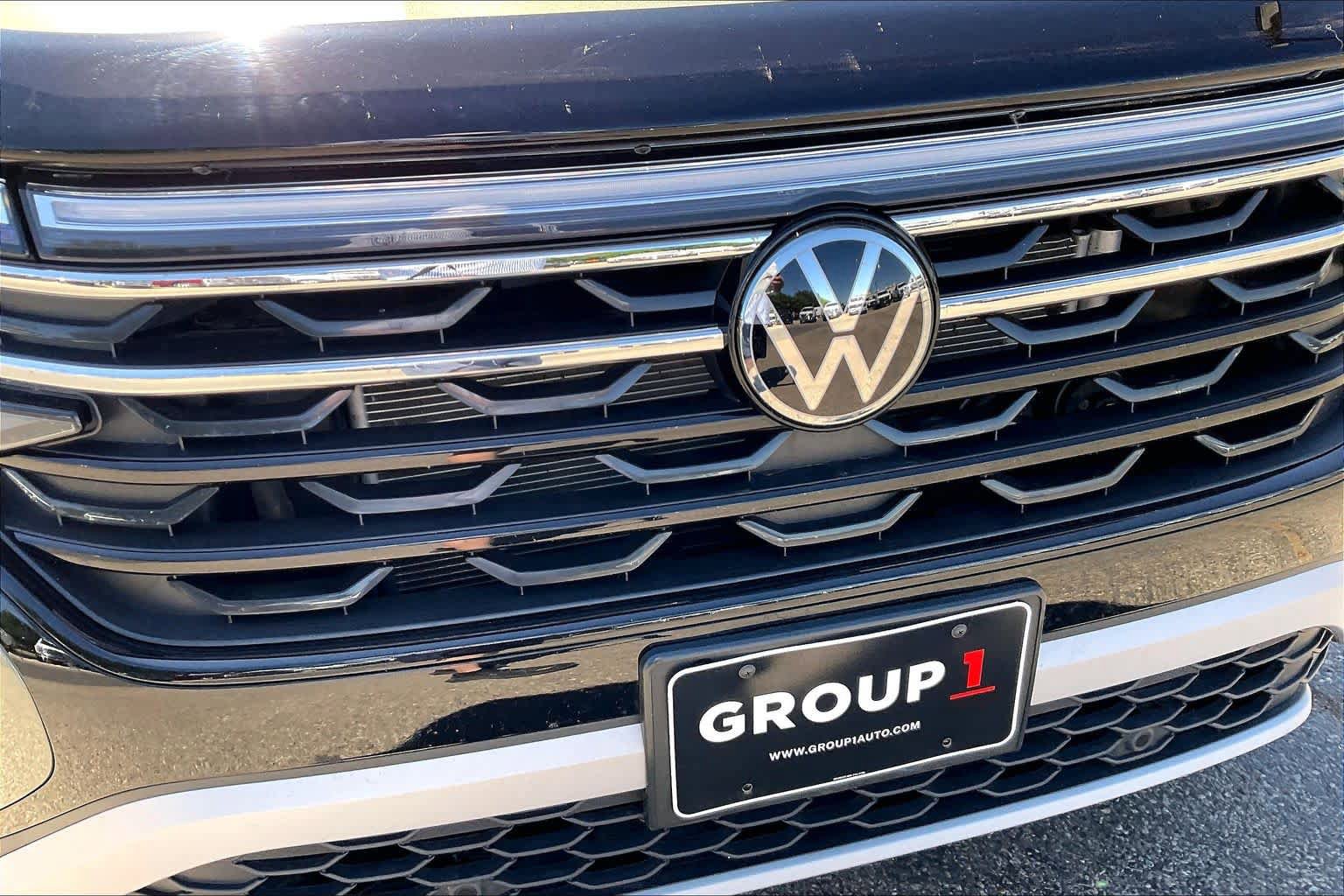 Used 2024 Volkswagen Atlas Peak Edition SEL AWD/4WD image 30