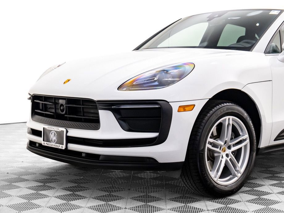 Certified 2025 Porsche Macan image 38