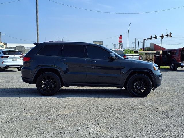 Used 2018 Jeep Grand Cherokee Altitude AWD/4WD image 2