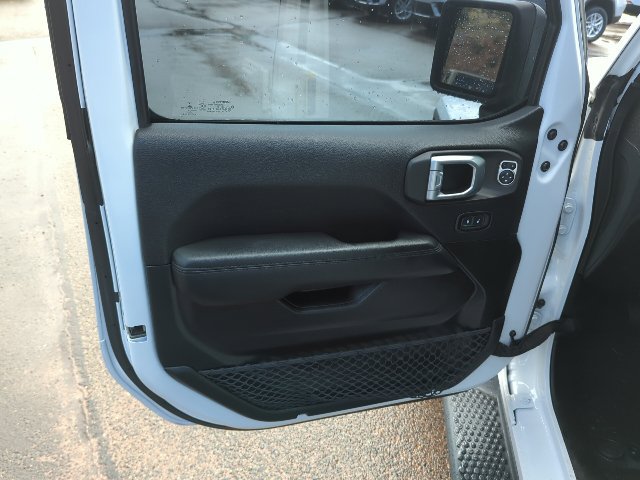 Certified 2020 Jeep Wrangler Unlimited Sahara AWD/4WD image 17